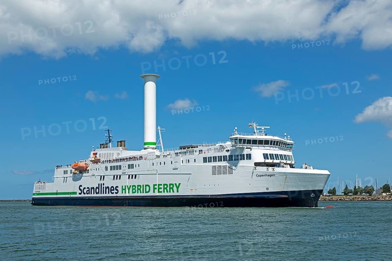 Scandlines Hybrid Ferry arrives, Warnow, Warnemünde, Rostock, Mecklenburg-Western Pomerania, Germany