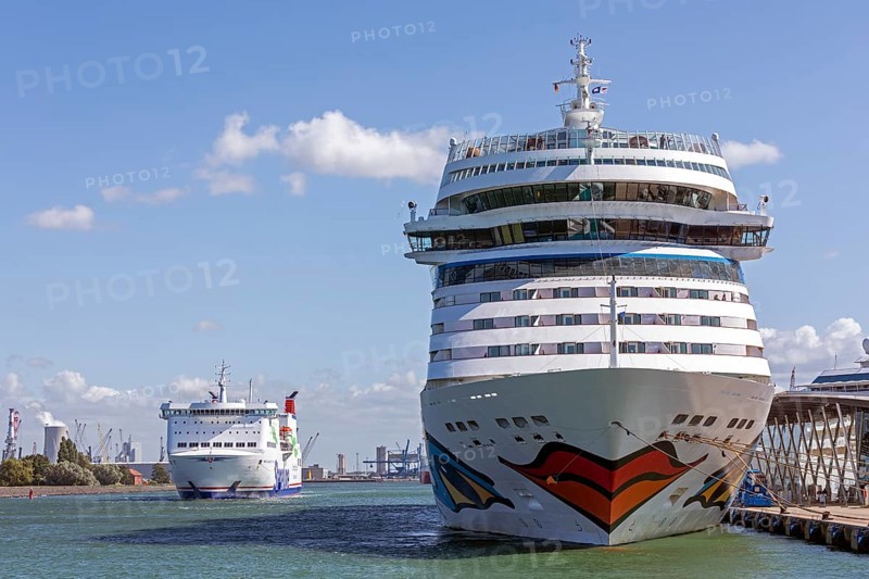 Cruise ship AIDA mar moored at the quay wall, ferry, Warnow, Warnemünde, Rostock, Mecklenburg-Vorpommern, Germany