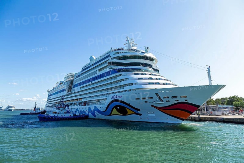 Cruise ship AIDA nova is pushed against the quay wall by tugboats, Warnow, Warnemünde, Rostock, Mecklenburg-Western Pomerania, Germany