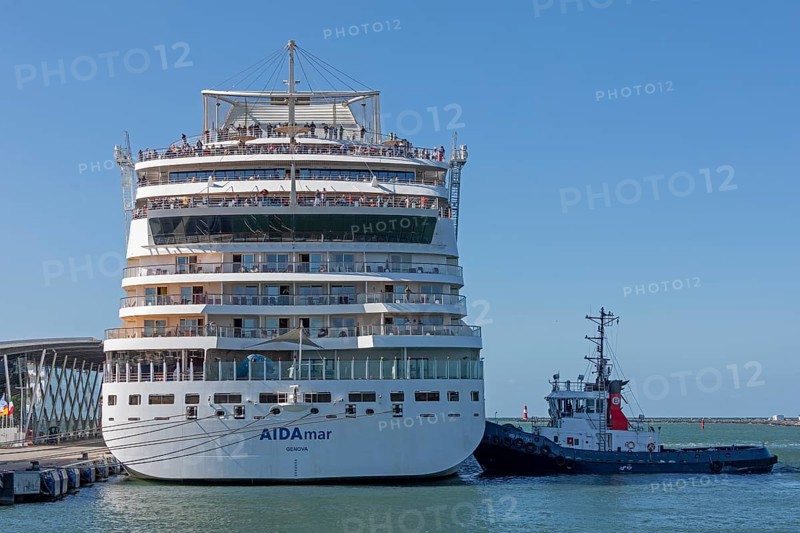 Cruise ship AIDA nova is pressed against quay wall by tugboat, Warnow, Warnemünde, Rostock, Mecklenburg-Western Pomerania, Germany