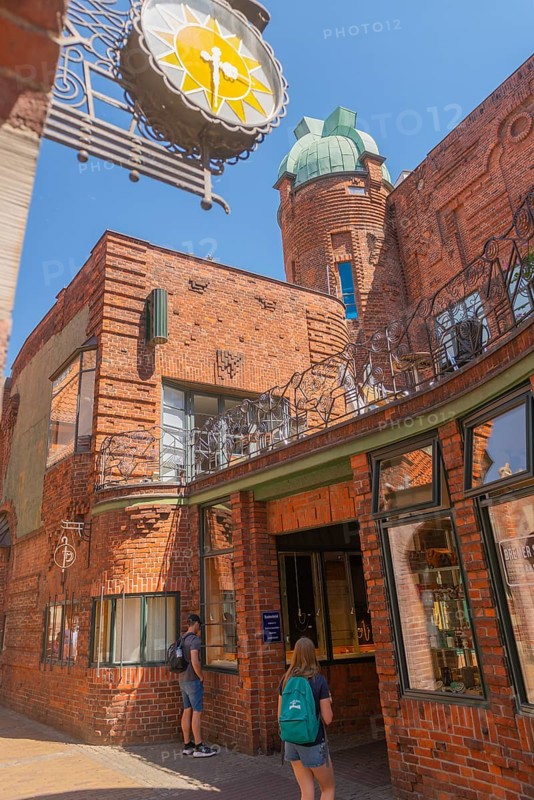 Paula-Becker-Modersohn-Haus, Böttcherstrasse, cultural monument in the historic city centre, art museum, domed building, tower, paintress, red brick building, roof terrace, sight, tourist attraction, pedestrian zone, Hanseatic city of Bremen, Germany