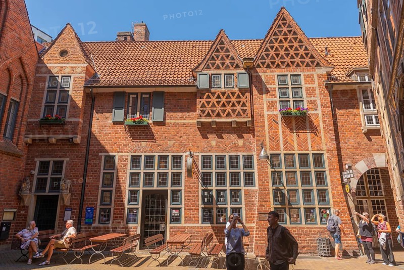 St Peter's House, Böttcherstrasse 3-5, cultural monument in the old town, eaves house with gables, architects Alfred Runge and Eduard Scotland, English country house style, red brick building, sight, tourist attraction, pedestrian zone, Hanseatic city of Bremen, Germany