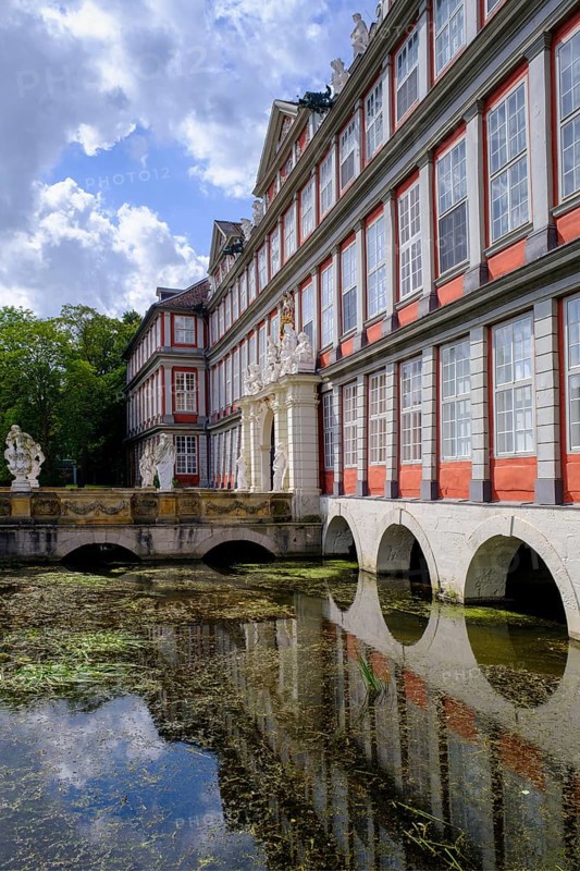 Moat with figures at the Princely Residence Palace, Palace, Palace Square, Wolfenbüttel, Lower Saxony, Germany