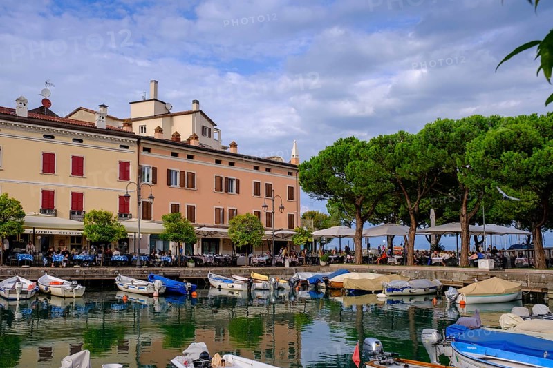 Houses at the harbour, Porto Vecchio, Lake Garda, Desenzano del Garda, Lombardy, Province of Brescia, Italy