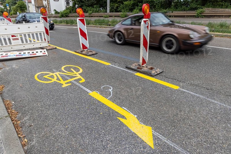 New cycle lane between Stuttgart and Degerloch. The cycle path between Pischekstraße and Geroksruhe is 600 metres long. The extension will improve the main cycle route 41 by removing a lane for cars. Stuttgart, Baden-Württemberg, Germany