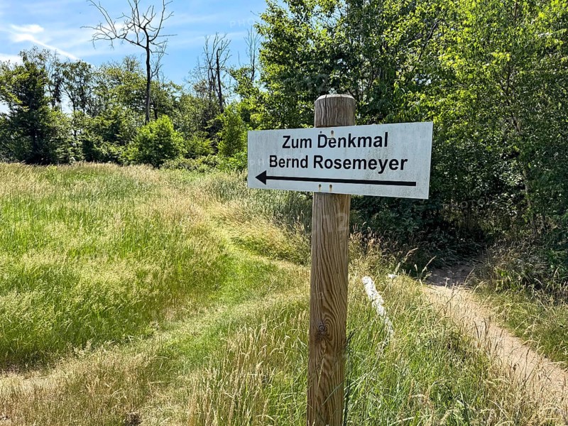 Signpost to memorial for racing driver Bernd Rosemeyer, Mörfelden-Walldorf, Hesse, Germany