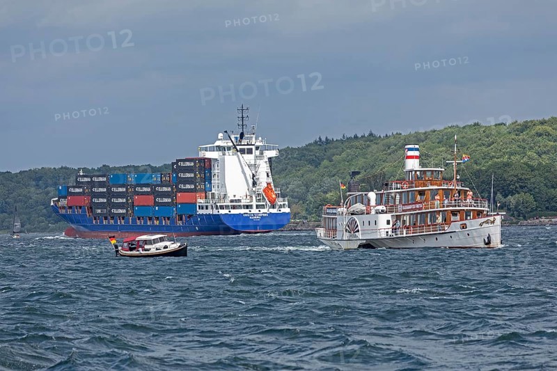 Historic paddle steamer Freya, container ship, Kiel Week, Kiel Fjord, Möltenort, Heikendorf, Kiel, Schleswig-Holstein, Germany