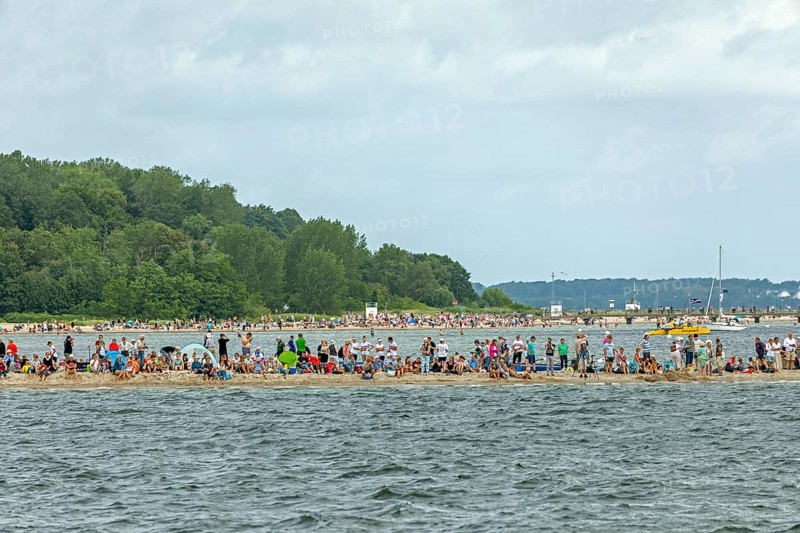 People watching the windjammer parade, Kieler Woche, Kiel Fjord, Kiel, Schleswig-Holstein, Germany
