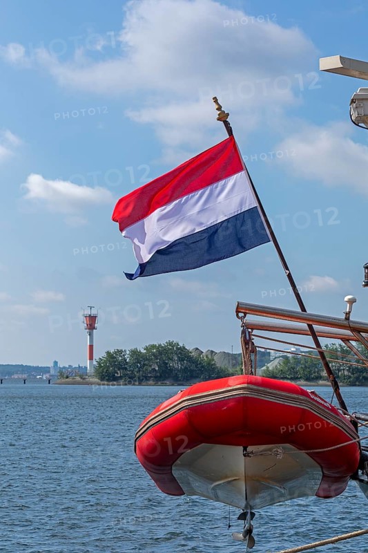 Dutch flag, dinghy, sailing ship Elegant, lighthouse, Kieler Woche, Holtenau, Kiel, Schleswig-Holstein, Germany