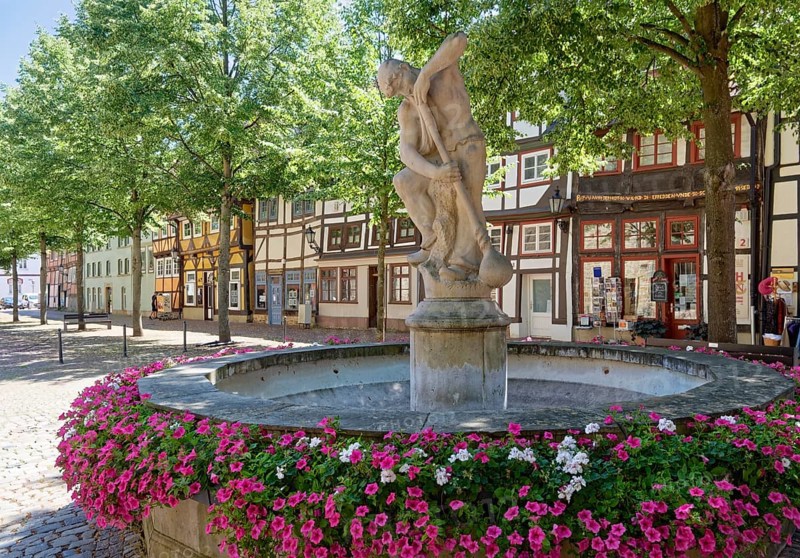 The glassblowing fountain on KreuzstraÃŸe in the historic old town centre of Rinteln. Lower Saxony, Germany