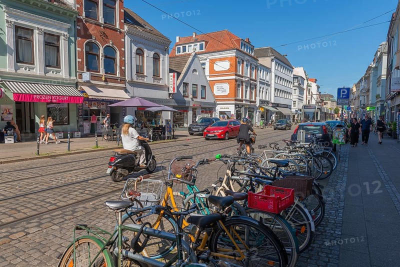 Ostertorsteinweg shopping street in the Ostertor district, car traffic, tram, bicycles, wide footpath, many shops, cafés, popular residential area, eastern suburb, cobblestones, Wilhelminian style buildings, facades, Bremen, Germany