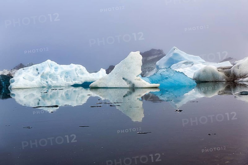 Icebergs in the morning light, JökulsÃ¡rlÃ³n glacier lagoon, Jökulsarlon, glacial lake, HornafjörÃ°ur, Hornafjördur, south-east Iceland, Iceland