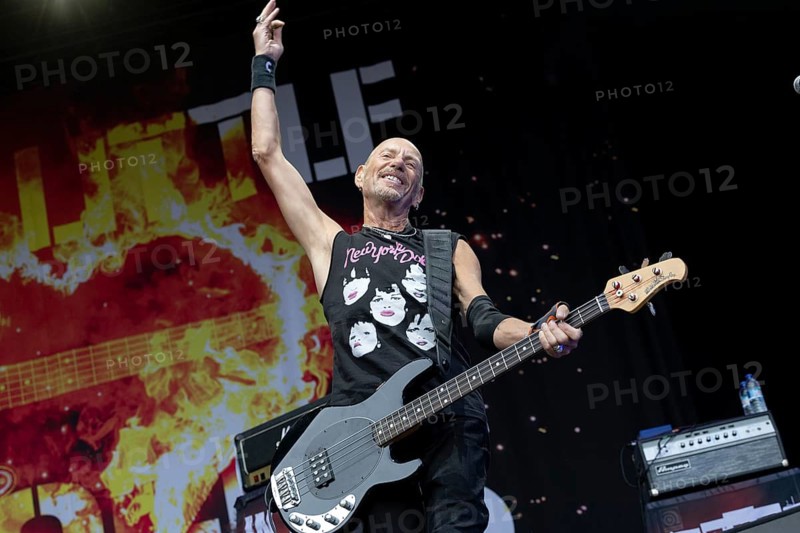 Ali McMordie, bassist, Stiff Little Fingers, punk rock band, Northern Ireland, open air at the Citadel Music Festival, 04.07.2025, Zitadelle Spandau, Berlin, Germany < english> Stiff Little Fingers, punk rock band, Northern Ireland, open air at the Citadel Music Festival, July 4, 2025, Spandau Citadel, Berlin, Germany