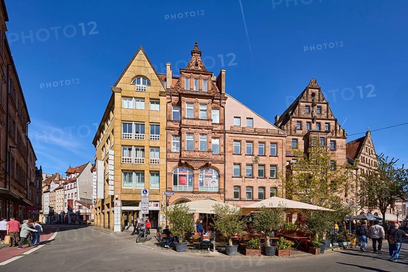 Historic buildings, houses, facade, windows, gable, outdoor area, gastronomy, sunshades, flower pots, trees, general architecture, pedestrians as secondary motif, blue sky, intersection of Theatergasse with KönigstraÃŸe and Hallplatz, Nuremberg, Middle Franconia, independent city, Bavaria, Germany