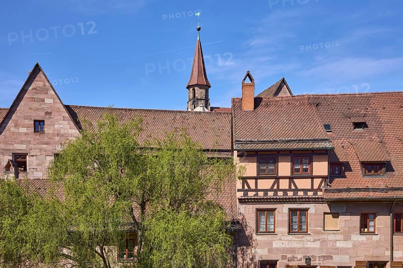 Old town, historic houses, roofs, red roof tiles, tree, blue sky, cirrostratus clouds, Vordere Insel SchÃ¼tt, Nuremberg, Middle Franconia, independent city, Bavaria, Germany
