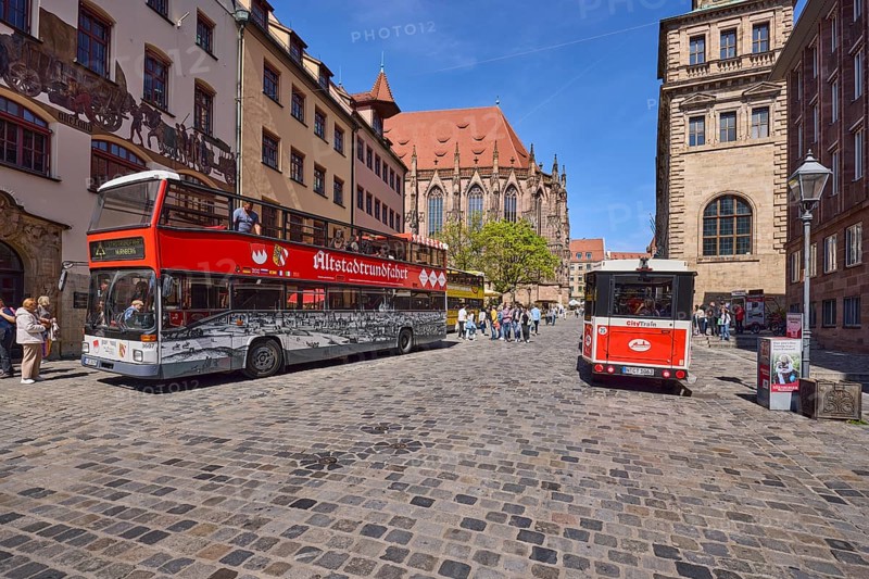 City sightseeing bus, tourist train, old town tour, pedestrian zone, cobblestones, historic buildings, St Sebald's Church, church, trees, pedestrians as secondary motif, blue sky, cirrostratus clouds, main market, Nuremberg, Middle Franconia, independent city, Bavaria, Germany
