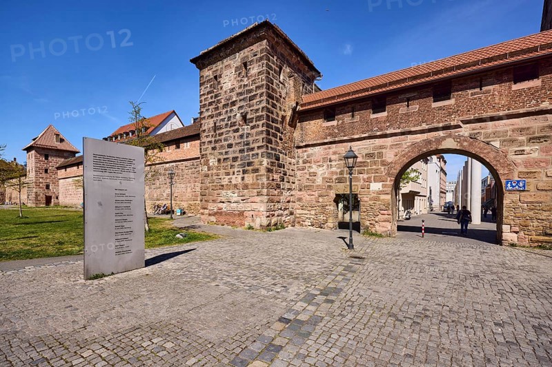 Memorial in memory of the victims of neo-Nazi crimes, stele, old town, city fortification, city wall, defence defence tower, city gate, lantern, blue sky, cirrostratus clouds, Frauentor wall, Carthusian gate, Nuremberg, Middle Franconia, independent city, Bavaria, Germany