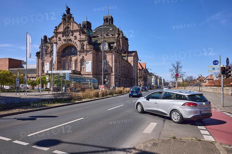 Nuremberg State Theatre, architect Christian Heinrich Seeling, flags, flagpoles, vehicles, opera and theatre, blue sky, cirrostratus clouds, crossing Frauentorgraben with Grasersgasse, Nuremberg, Middle Franconia, independent city, Bavaria, Germany