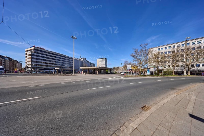 Modern buildings, general architecture, traffic lights, pedestrian crossing, signpost, advertising pillar, trees, super wide angle, blue sky, cirrostratus clouds, fork in the road Am PlÃ¤rrer and Spittlertorgraben, Nuremberg, Middle Franconia, independent city, Bavaria, Germany