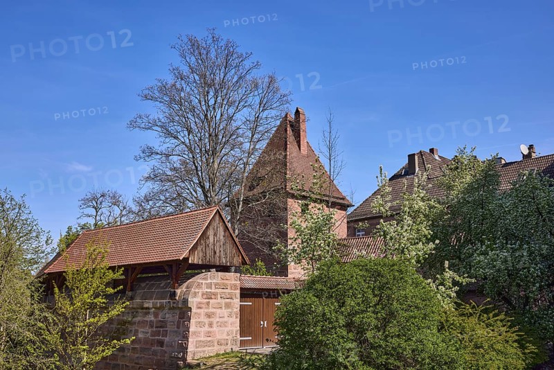Old town, city fortification, city wall, defence defence tower, trees, blue sky, cirrostratus clouds, street Ludwigstor, Nuremberg, Middle Franconia, independent city, Bavaria, Germany