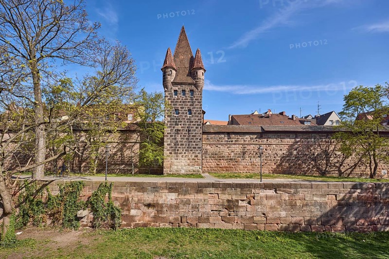 Old Town, Zwinger, city fortification, city wall, tower, historic buildings, trees, meadow, blue sky, cirrostratus clouds, Frauentor wall, Spittlertorzwinger, Nuremberg, Middle Franconia, independent city, Bavaria, Germany