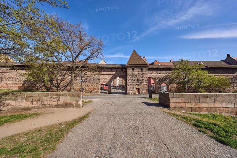 Jakobstor, Spittlertorzwinger, Rotes L, city fortification, city wall, city gate, kennel, sandstone wall, trees, meadow, footpath, cobblestones, blue sky, cirrostratus clouds, Frauentor wall, Nuremberg, Middle Franconia, independent city, Bavaria, Germany