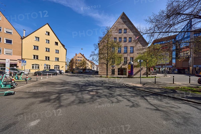 General architecture, houses, bollards, trees, blue sky, cirrostratus clouds, alleyway, intersection Karl-Grillenberger-StraÃŸe with MÃ¼hlgasse, Nuremberg, Middle Franconia, independent city, Bavaria, Germany