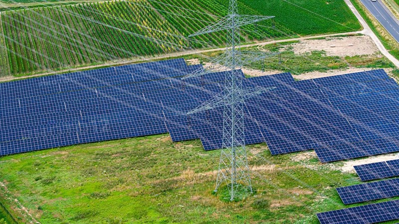 Ground-mounted photovoltaic system near Talheim in the Heilbronn district with an output of around 3.8 megawatts. The solar park is a joint project between ZEAG Energie AG Heilbronn and the municipality of Talheim, Baden-WÃ¼rttemberg, Germany