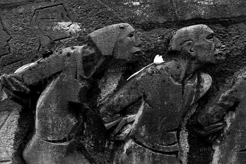 Bittermark memorial, memorial site, detail with tulips for the memorial service on Good Friday, artist Karel Niestrath, Dortmund, Germany