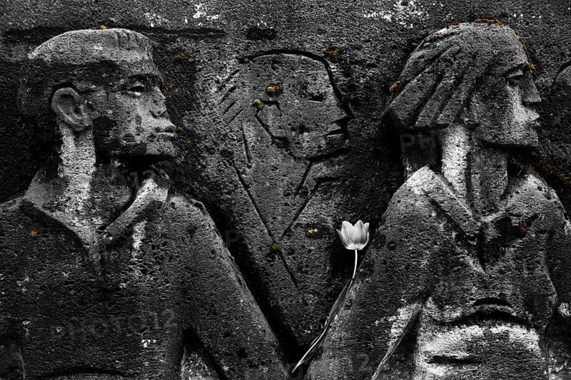 Bittermark memorial, memorial site, detail with tulip for the memorial service on Good Friday, artist Karel Niestrath, Dortmund, Germany