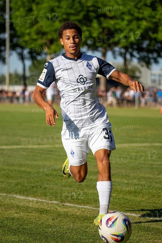 SC KÃ¤fertal against Waldhof Mannheim (test match) ***Picture: Djayson Mendes
