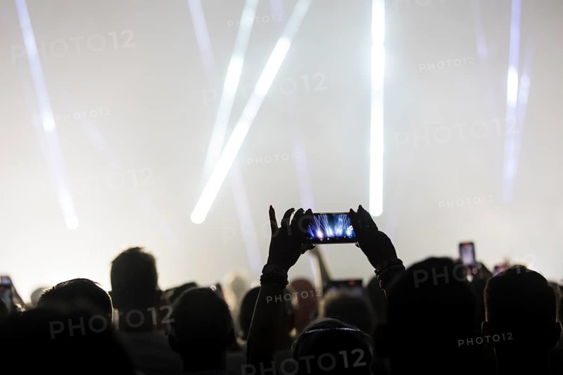 A visitor films the concert of Kylie Minogue live on Tension Tour 2025 in the Berlin Uber Arena on 04.07.2025 Note: according to the contract with the management, the photos may only be used up to 3 months after the concert