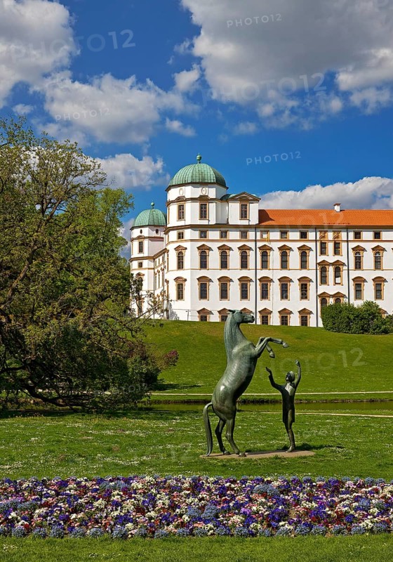 Artwork with the title Hengst Wohlklang in der Freiheitsdressur by Ulrich Conrad in the park of Celle Castle, Lower Saxony, Germany