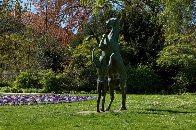Artwork with the title Hengst Wohlklang in der Freiheitsdressur by Ulrich Conrad in the palace gardens, Celle, Lower Saxony, Germany