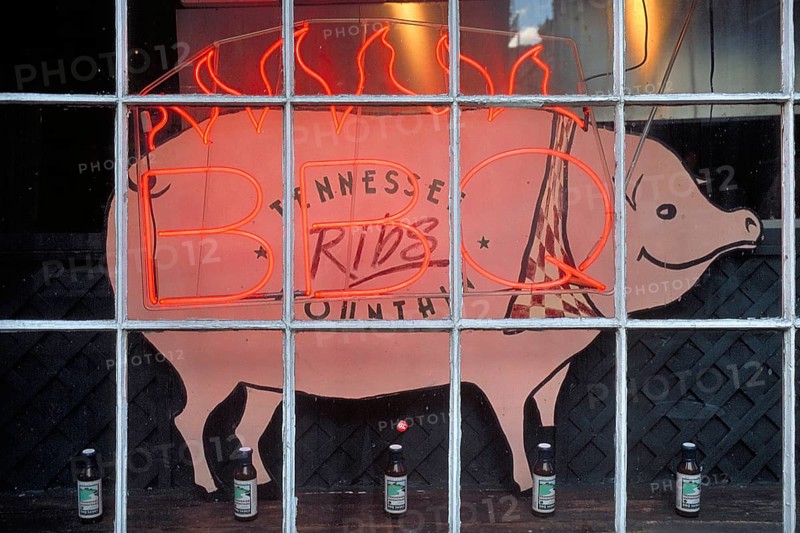 Illuminated advertising for BBQ, barbecue, grill, with a pig figure in a shop window, Manhattan, New York City, USA