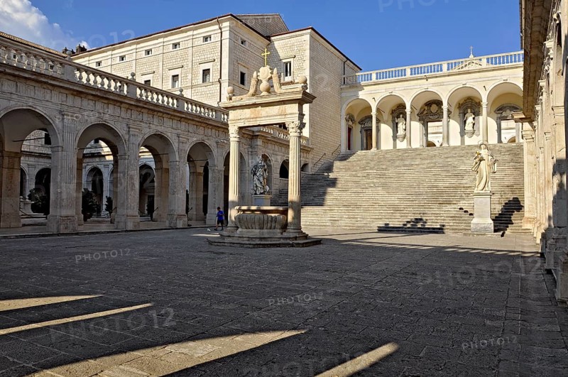 Bramante cloister with cistern and statues of St Benedict and St Scholastica of Nursia, Benedictine Abbey of Montecassino, Monte Cassino, Cassino, Frosinone, Lazio, Italy