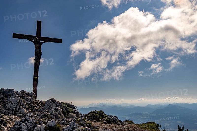 Summit cross of the Berchtesgadener Hochthron, behind the Osterhorn group, Untersberg, Berchtesgadener Alpten, Berchtesgaden, Berchtesgadener Land, Upper Bavaria, Bavaria, Germany