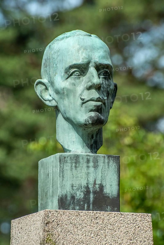 King Gustaf V, 1858-1950, king of Sweden. Statue in Ystad, SkÃ¥ne County, Sweden, Scandinavia