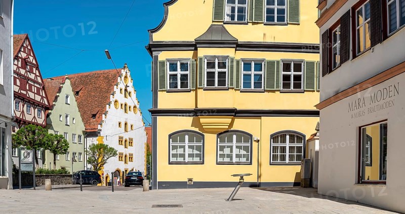 Town houses in the historic old town, behind the monastery, Nördlingen, Bavaria, Germany