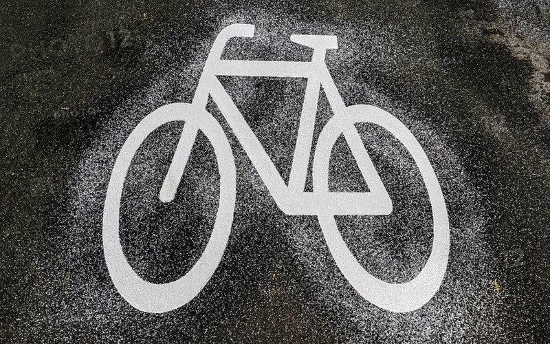 Bicycle path symbol sprayed with a stencil on a newly built bicycle path, Berlin, 02.07.2025, Berlin, Berlin, Germany