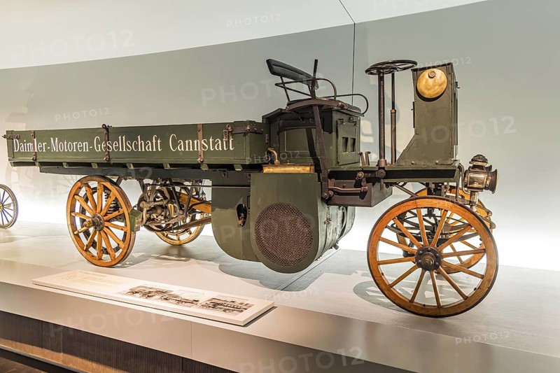 Daimler motor lorry from 1898. The Mercedes-Benz Museum in Stuttgart presents a journey through the automotive history of the global corporation. The history of the Mercedes star begins with the first automobile in 1886. 160 vehicles are on display. Stuttgart, Baden-WÃ¼rttemberg, Germany