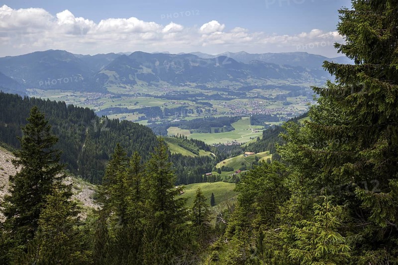 View from the hiking trail from GaiÃŸalpe to Unterer GaiÃŸalpsee into the Illertal, near Oberstdorf, OberallgÃ¤u, AllgÃ¤u Alps, AllgÃ¤u, Bavaria, Germany