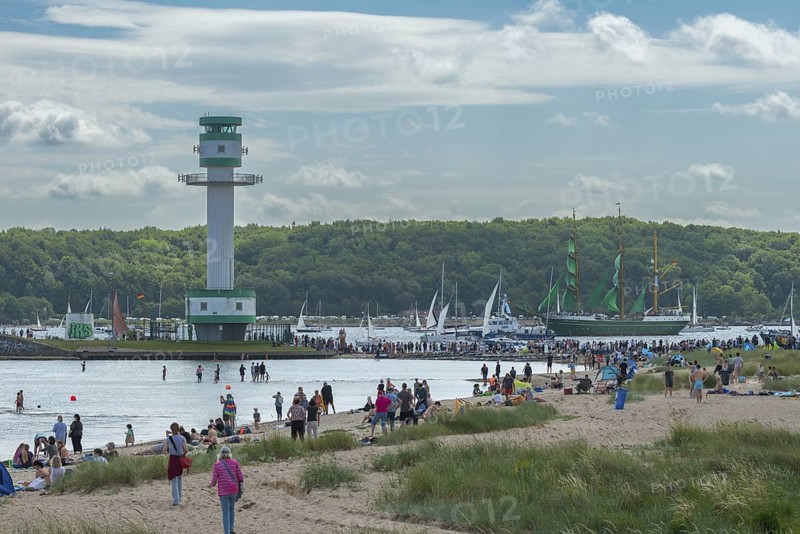 Windjammer Parade 2025 on the Kiel Fjord at the end of Kiel Week, tall ships, three-master Alexander von Humboldt, spectators, Falkensteiner Strandleben, lighthouse, summer weather, sunshine, forest, Kiel, Schleswig-Holstein, Germany