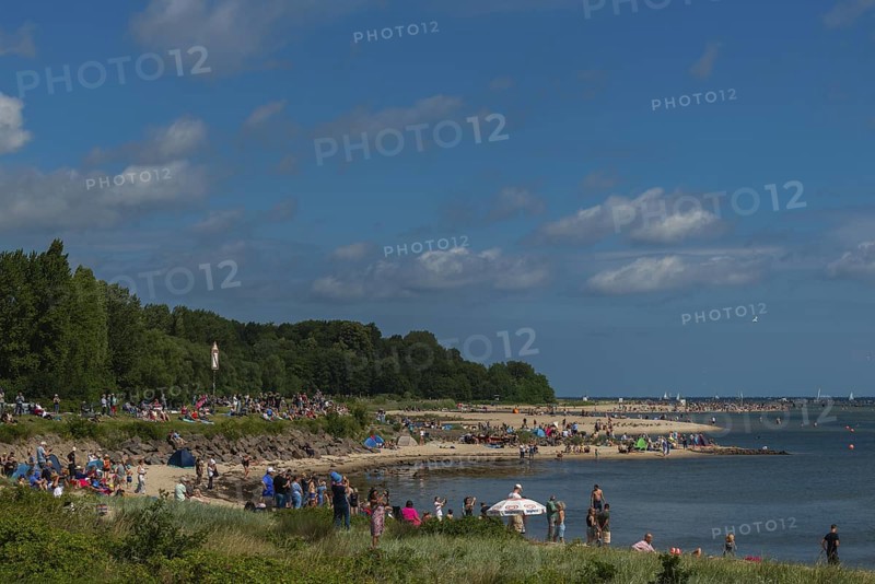 Spectators of the windjammer parade 2025 on the Kiel Fjord at the end of the Kieler Woche, tall ships, Falkensteiner beach life, bathing pleasure, lighthouse, summer weather, sunshine, forest, Kiel, Schleswig-Holstein, Germany