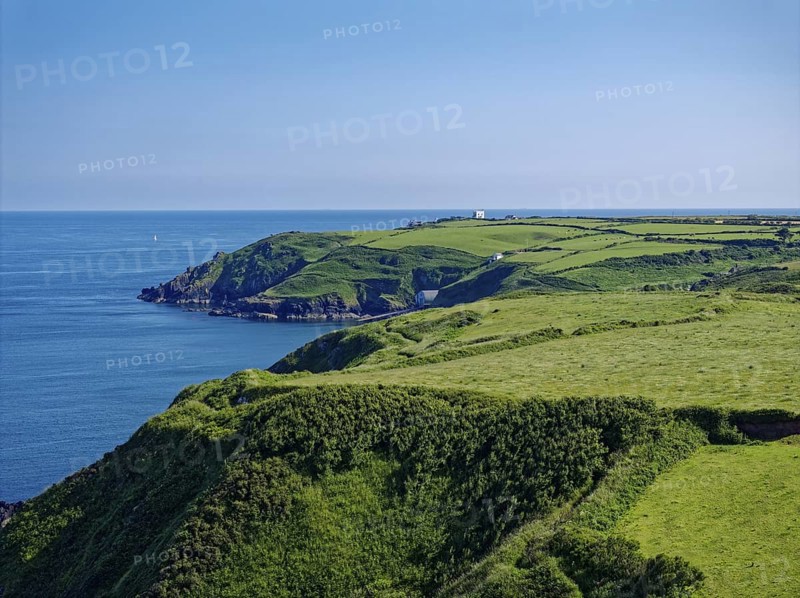 Landscape on the south-east coast near the southern tip of Cornwall on the English Channel. Cadgwith, Cornwall, South West England, Great Britain