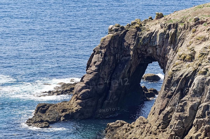 Rock formation and rock gate off the west coast of England in the Atlantic Ocean. Land's End, the tip of the headland in the west of Cornwall, is the most westerly point in England. Land's End, Sennen, Penzance, Cornwall, South West England, Great Britain