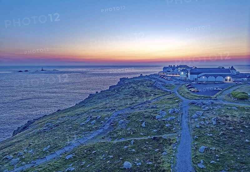 Land's End, landscape and hotel on the Atlantic, at dusk. Land's End, the tip of the headland in the west of Cornwall, is the most westerly point in England. Land's End, Sennen, Penzance, Cornwall, South West England, Great Britain