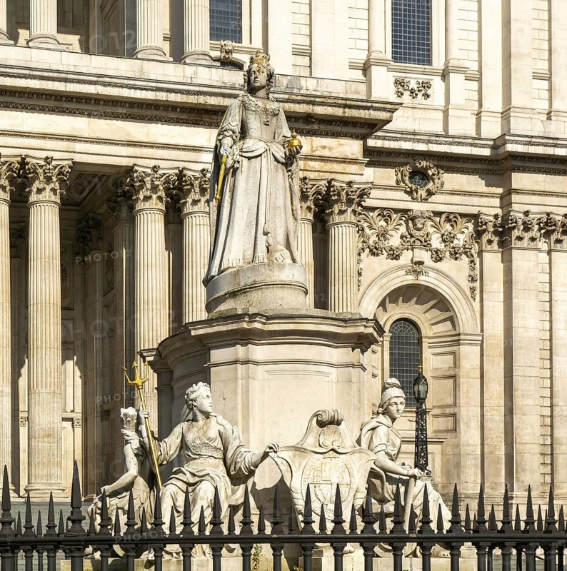 Queen Anne statue, St Paul's cathedral church, City of London, England, UK monarch in 1710 when building of cathedral was finished