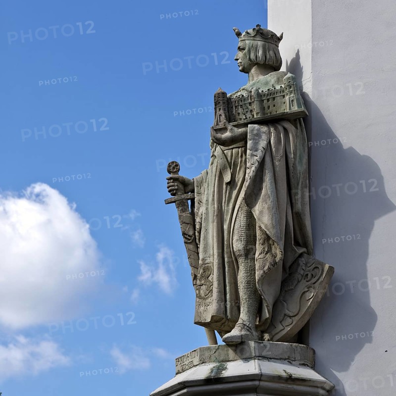 Duke Otto the Strict, sculpture of the town's founder at the south-west corner of the Bomann Museum, Celle, Lower Saxony, Germany