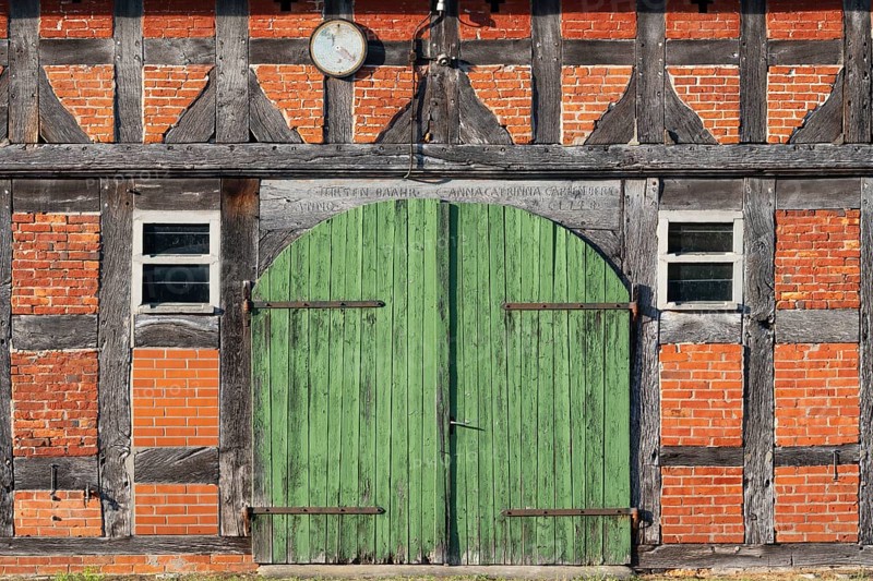 View of a barn door of an old farmhouse, Half-timbered, Historical, Böhme, Heidekreis, Rethem Aller, Leine Aller Tal, Lower Saxony, Germany